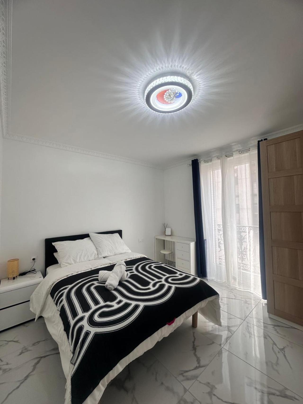 Superbe Appartement Renove Au Coeur De La Capitale Parigi Esterno foto